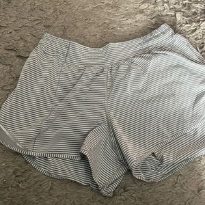 Lululemon 🍋🍋 hotty hot shorts